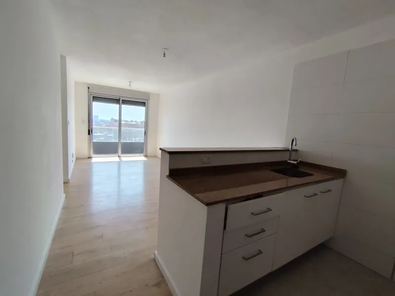 Precioso Apto Nuevo De 2 Dormitorios, A Metros Del Shopping Xxx Y De Bvar Artigas, Todo Al Frente, Living Comedor Con Terraza , Baño Con Lavadero ,y Espectacular Vista, Un Apto Por Piso, Cerca De Todo