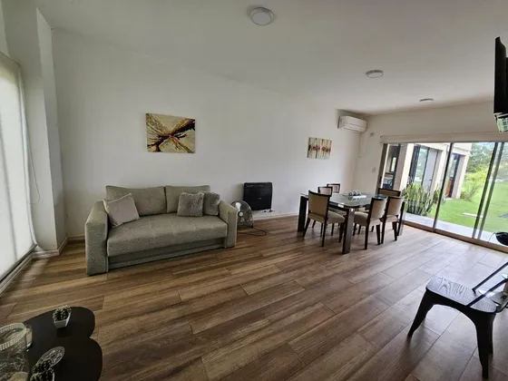 Casa En Venta De Dos Dormitorios En Puerto Roldan Frente Al Lago