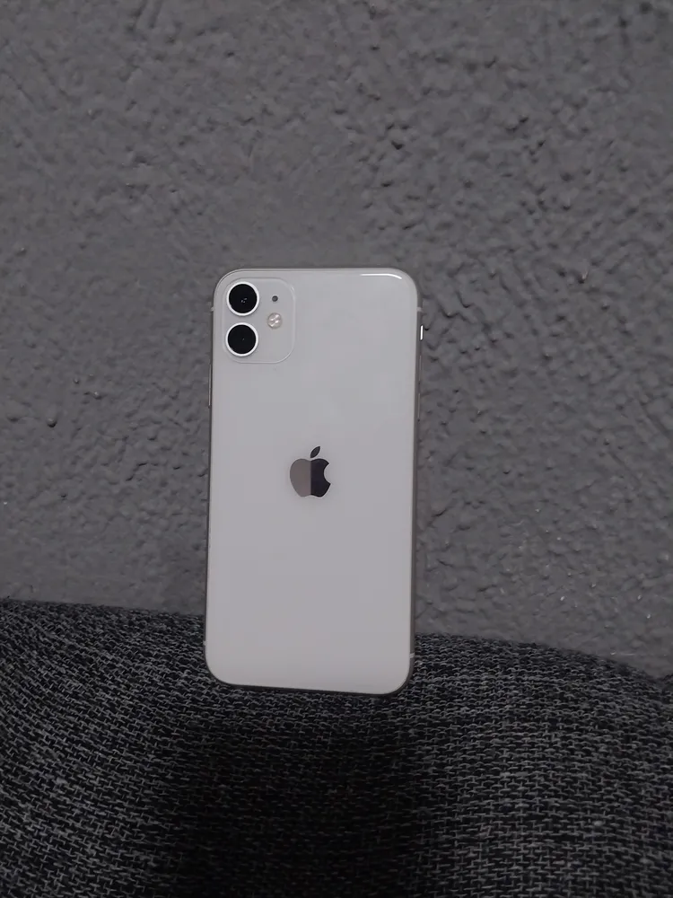 Apple iPhone 11 (64 GB) - Branco - Bom (Recondicionado