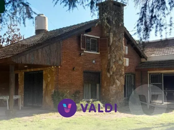 Casa En Alquiler - La Unión, Los Claveles Al 600