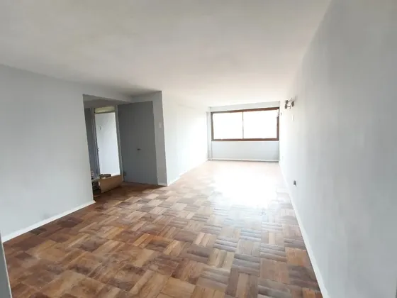Amplio Departamento De 89m² En Barrio Brasil, Santiago