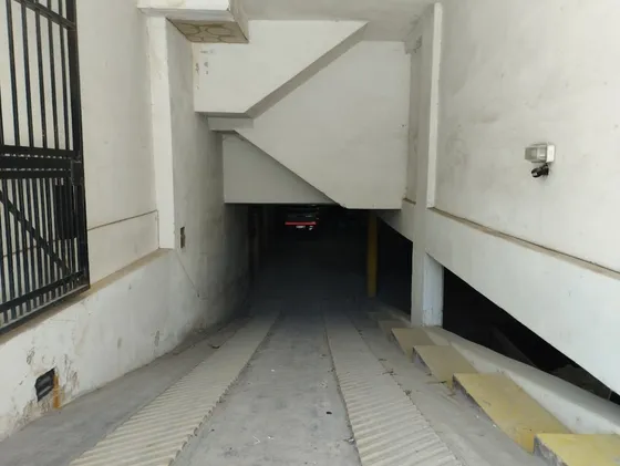 Cochera Céntrica En Venta