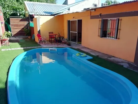 Vendo Casa En Muy Buena Zona Y Con Buenos Accesos - Ideal Comercial