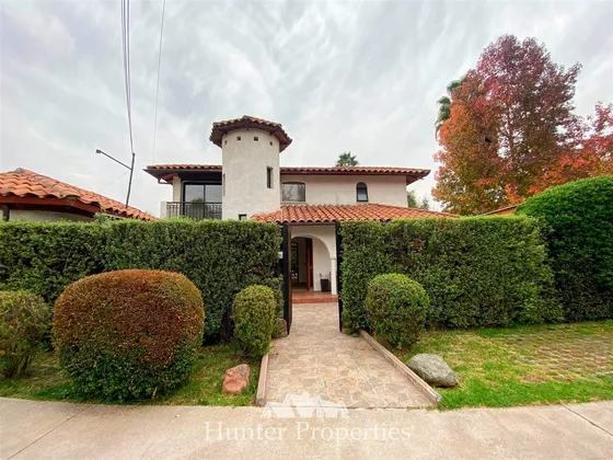 Casa En Venta De 4 Dorm. En La Reina