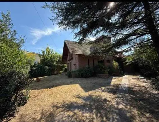 Chalet Ubicado A Tres Cuadras Del Centro La Falda