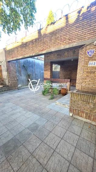 Casa De Categoría En Venta 4 Dormitorios Sobre Avenida Burgues En Prado Padrón Único