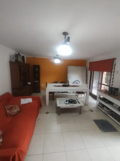 Casa En Venta En Quilmes - 4 Dormitorios Y Cochera Excelente Ubicación