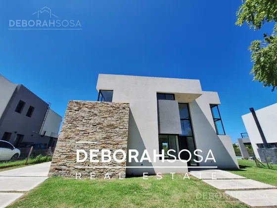 Casa En Venta 5 Ambientes Espejo De Agua El Cantón Golf Escobar