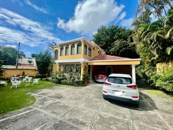Casa En Venta En Viejo Arroyo Hondo Cerca De La Entrada De Los Pinos Con 599 Metros 