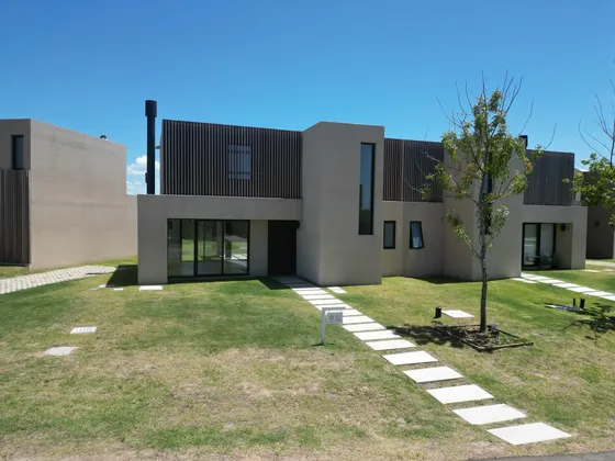 Increíble Casa En Venta En Barrio Huertas De Los Horneros (t4)