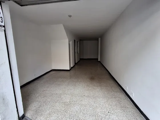Local En Arriendo Ubicado En Medellin Sector Centro De La Ciudad (25498).
