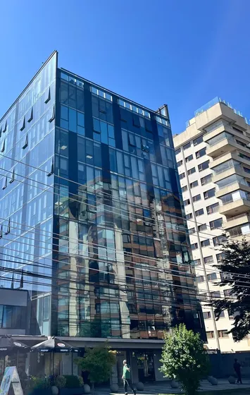 Arriendo Oficina Edificio Uno K Con Estacionamiento