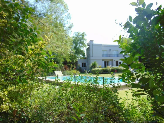 Casa En Venta - 3 Dormitorios 2 Baños - 200mts2 - Azul