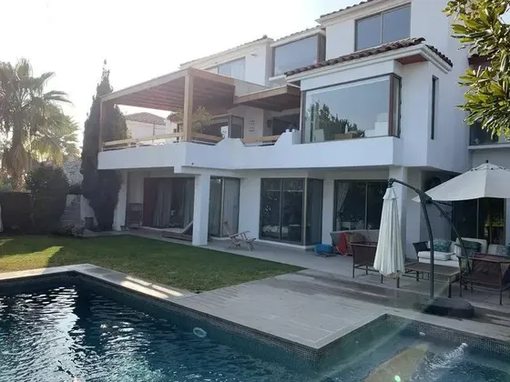 Arriendo Casa 6hab 5ba Las Condes