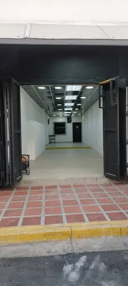 Hermanas Mota Alquilan Local Comercial En Av Ppal. Mañongo 