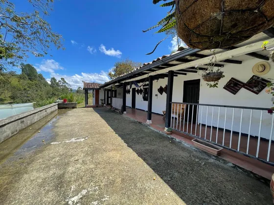 Casas En Venta El Santuario 643-7413890
