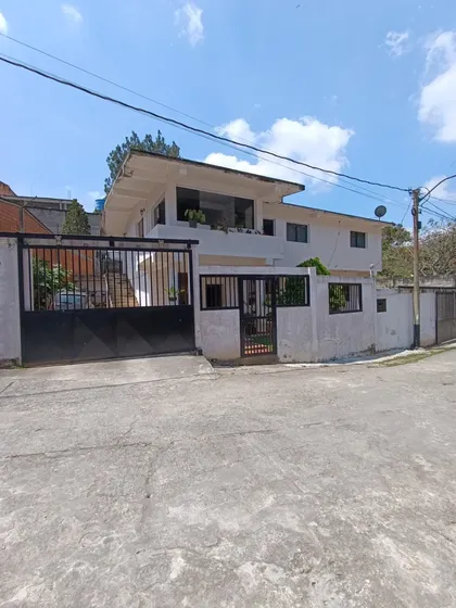 Casa Multifamiliar En Venta, Urb. Los Duraznos-lagunetica, Los Teques.