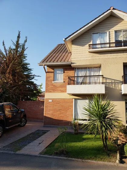 Casa 3 Pisos Condominio Privado, Próxima Nueva Inea 8 Metro.