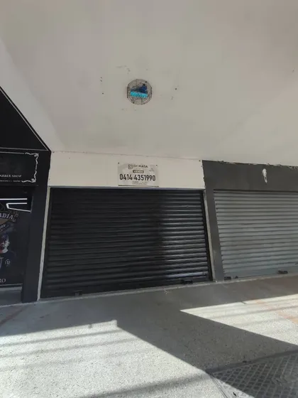 Local En Valencia, Urbanización Santa Cecilia, Avenida Andrés Eloy Blanco. Cc Asunción. Gg.p
