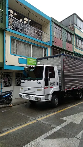 Ford Cargo 815 Furgón Modelo 2007