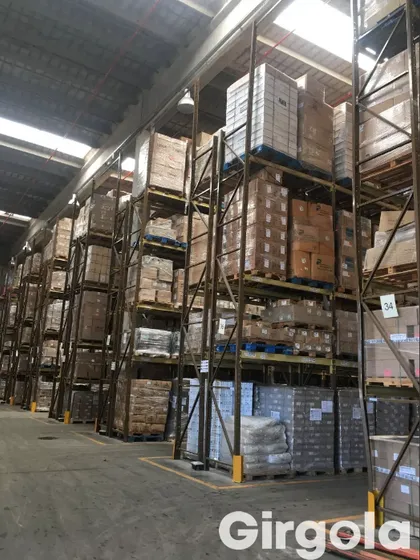 Alquiler Depósito La Reja Con Cochera