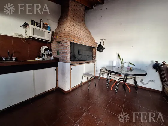 Venta Casa Para Dos Familias Con Cochera En San Francisco Solano