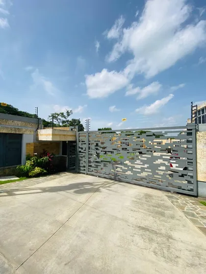Town House Colinas De Guataparo Valencia  Remodelado  80% Seguridad 2 Niveles Planta 100% Agua De Manantial