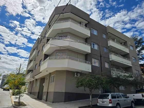 Muy Lindo Departamento En Carlos Paz, Alquiler Permanente A 2 Años. Céntrico, Con Todos Los Servicios
