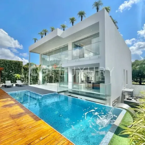 Cgi+ Vende Casa En La Urb. La Floresta, Caracas