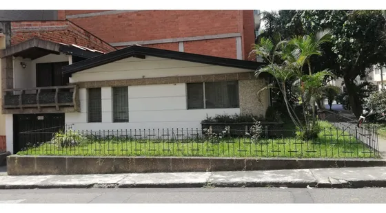 Casa Lote, Oportunidad De Inversion La Castellana (y)