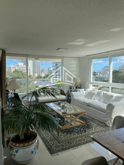 Apartamento En Venta De 2 Dormitorios En Punta Del Este