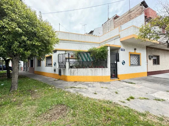 Casa De 3 Ambientes. Gerli Apto Credito