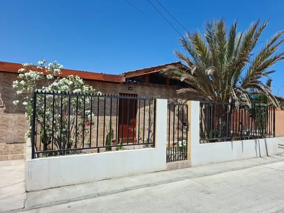 Linda Casa En Tierras Blancas Arica, A Pasos De La Playa