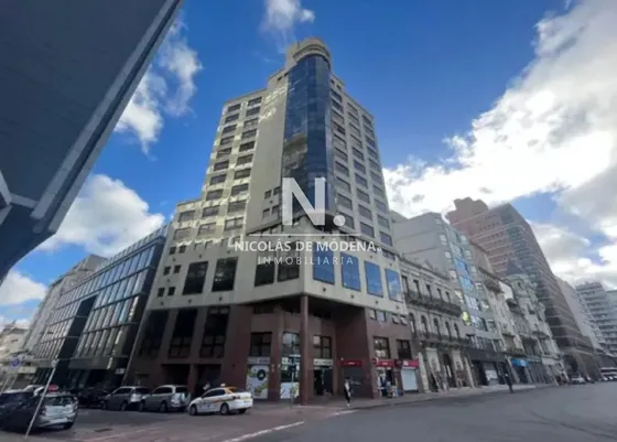 Venta Y Alquiler Frente A Plaza Independencia Montevideo, Torre X, Torre De Categoría ( Son Dos Oficinas Unidas)   