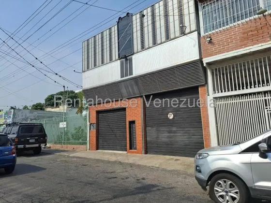 Daniela Linarez Vende Edificios En El Centro De Barquisimeto Zona Netamente Comercial Dispone De 320m2 Acabados Modernos Area De Oficinas Y Baños Contactame!                                           