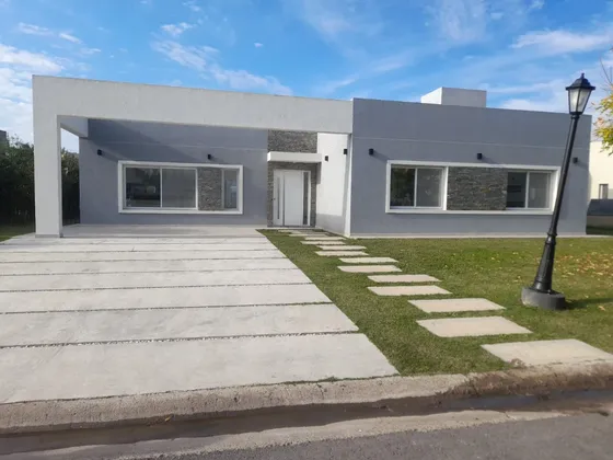 Casa En Venta En Canning- Santa Ines