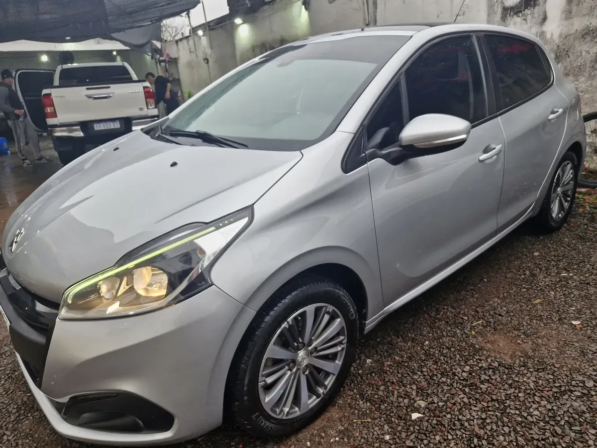 Peugeot 208 1.6 Feline