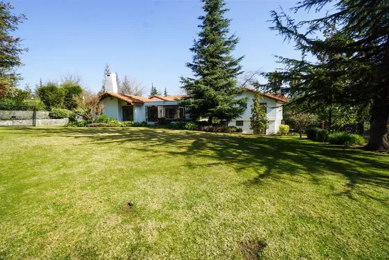 Casa En Venta De 7 Dorm. En Vitacura