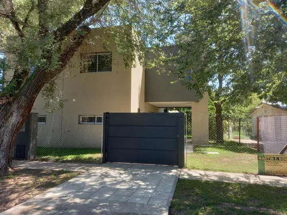 Casa En  Venta 3 Dormitorios En Funes -  Gobernador Vera Y Saldias