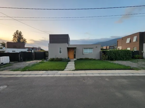 Espectacular Casa , 2 Pisos , 3 Dormitorios , 2 Baños ,livin