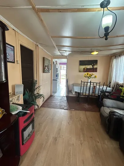 Casa De Tres Dormitorios Tres Baños Y Estacionamiento