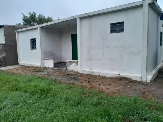 Se Alquila Casa De 2 Dormitorios Cómoda Totalmente Con Patio, Espacio Para Varios Autos, Ambiente Relax. Barrio: Bella Italia