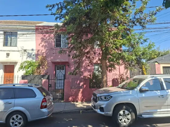 Casa En Venta De 5 Dorm. En Independencia