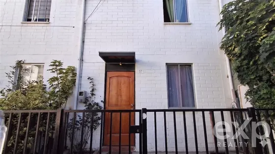Casa En Venta De 3d/1b. En Lo Barnechea