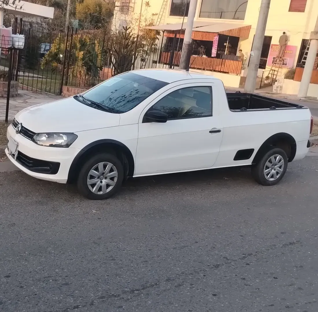 Volkswagen Saveiro 1.6 CS 101 HP Manual Transmission + Air Conditioning + Power Steering