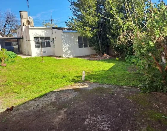Casa En Venta - 1 Dormitorio 1 Baño - Cochera - 327mts2 - Quilmes Oeste
