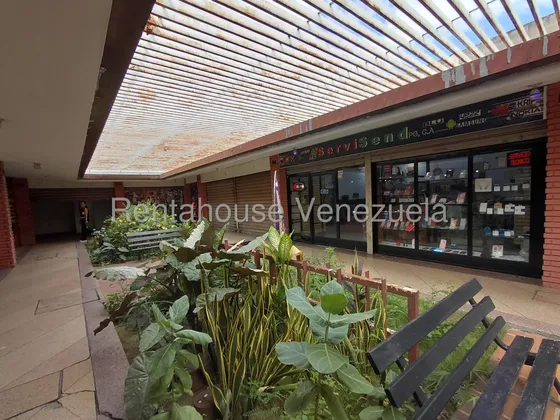 Versátil Local Comercial De 32.76 M2 Estrategicamente Ubicado Cerca A Una De Las Entradas Principales Del Centro Comercial Con Alto Tráfico Peatonal.