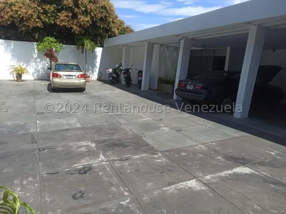Yb Se Vende Amplia Casa En La Florida #24-22817