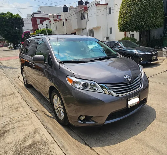Toyota Sienna 3.5 Xle V6/ Qc At