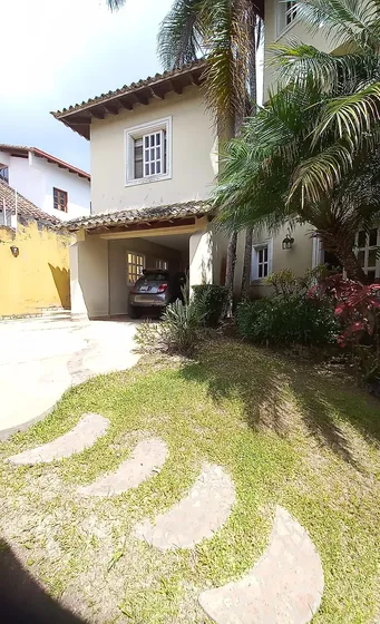 Vendo Bella Casa En La Unión. Calle El Carmen 508 M2 